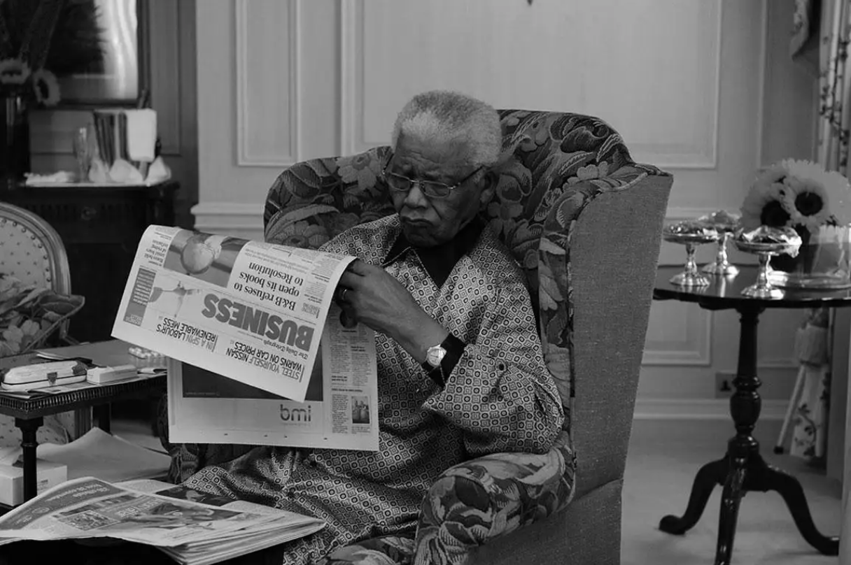 Nelson Mandela reading the newspaper by Terry O'Neill